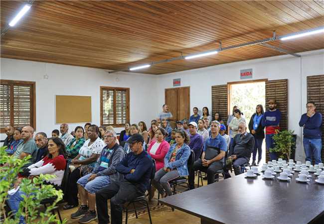 Entrega das mudas para os beneficiários do Programa Quintais que Produzem